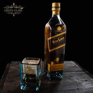 Vasos reciclados con botellas de whisky